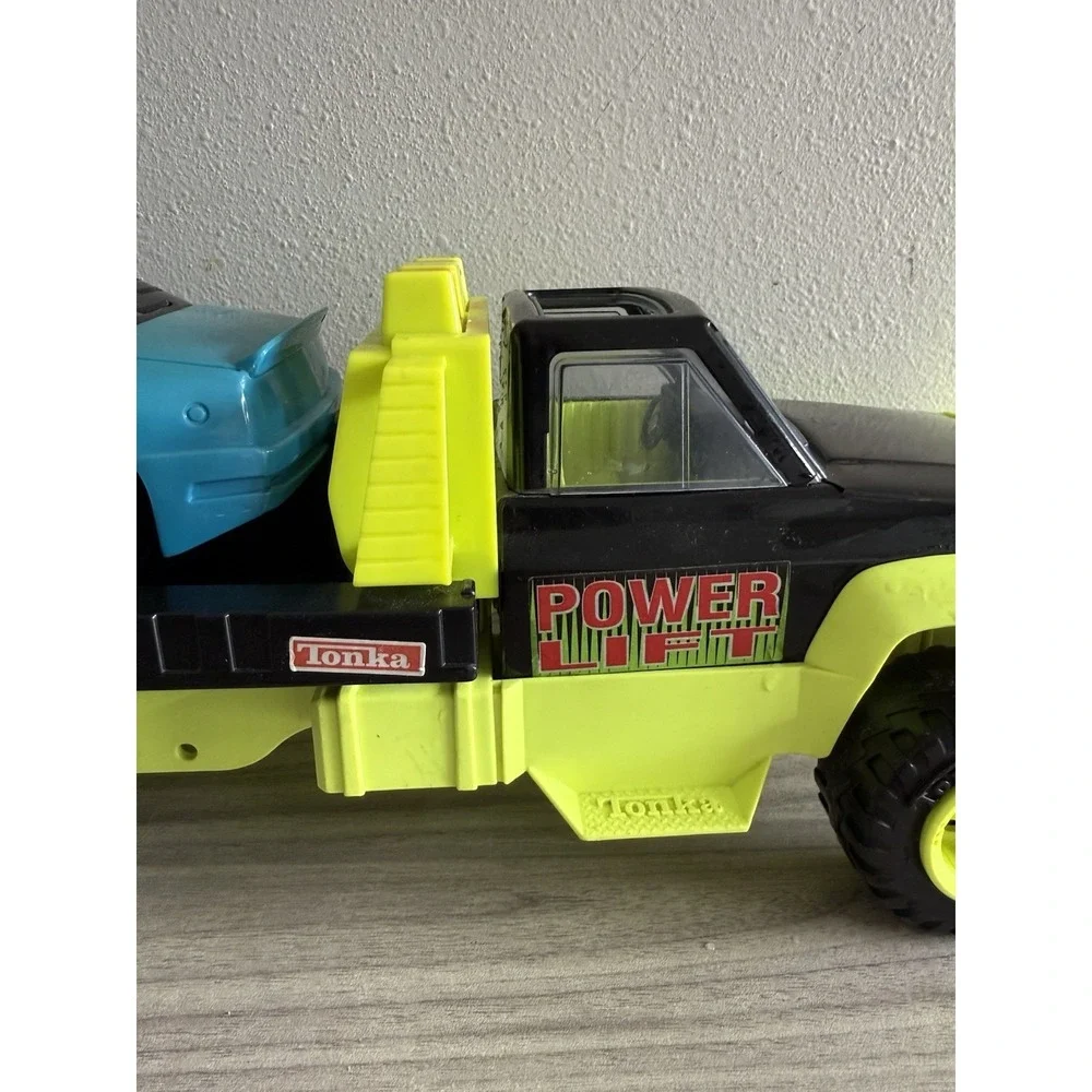 Vintage 1993 Tonka Power Lift Tow Truck with Green Tonka Car Working Big 19.5